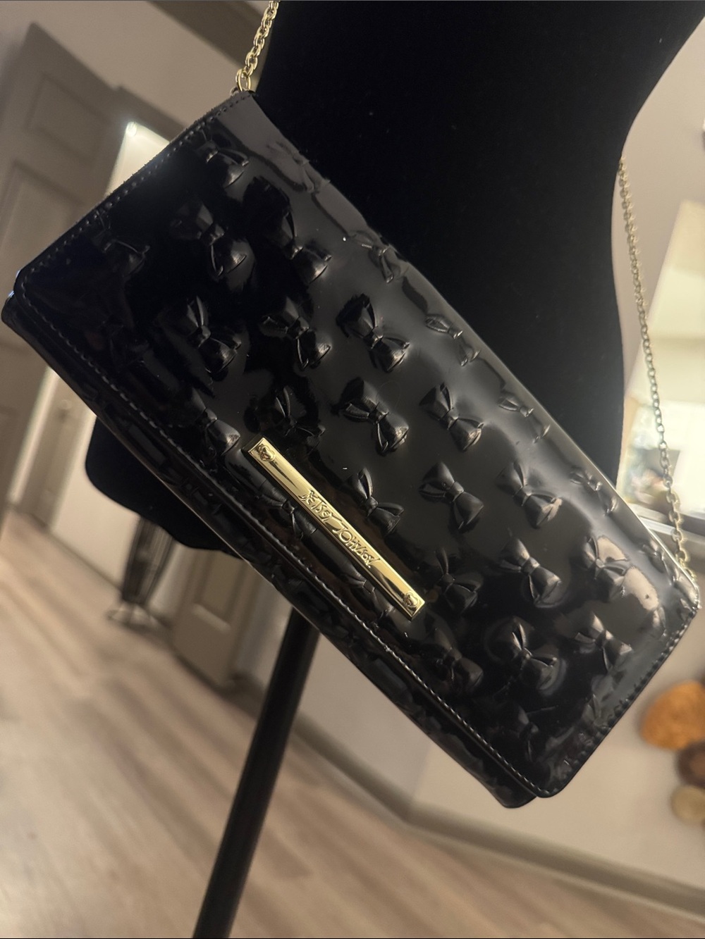 BETSEY JOHNSON Black Patent Gold Link Chain Crossbody Clutch Shoulder Bag Purse